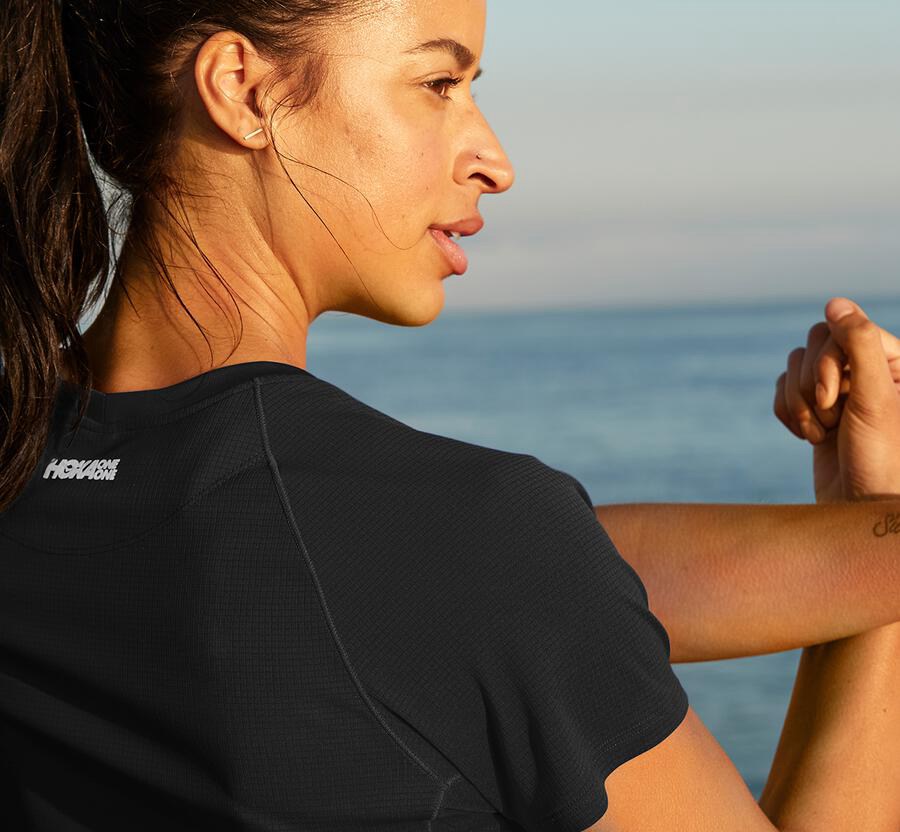 Hoka One One Womens Tops - Performance Short Sleeve - Black - FMJU97820